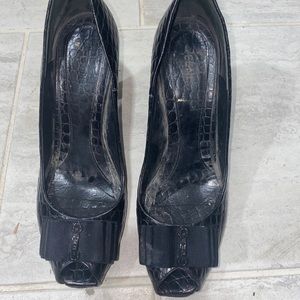 VINTAGE FENDI CROCODILE BOW HEELS